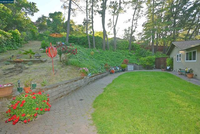 911 Sousa Drive, Walnut Creek CA: https://media.crmls.org/mediaz/70b296af-7fef-4171-8779-1522a21c9a8d.jpg