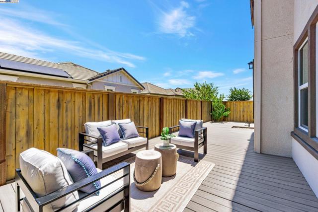 2002 Davoli Ct, San Ramon CA: https://media.crmls.org/mediaz/70b2b3cc-936a-4511-b66f-04e240c5e8d8.jpg