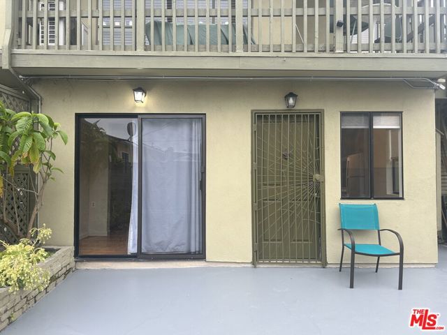 721 Pine Street, Santa Monica CA: https://media.crmls.org/mediaz/70b353f1-3833-4740-8d70-47b4812e0d98.jpg