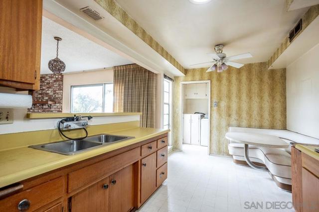 97 East Whitney Street, Chula Vista CA: https://media.crmls.org/mediaz/70b3549e-377e-4034-acd8-dc9898c8affa.jpg