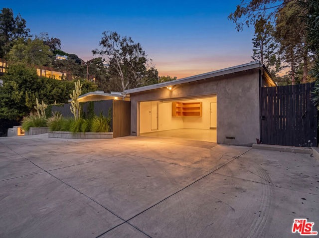 2538 Hutton Drive photo 4