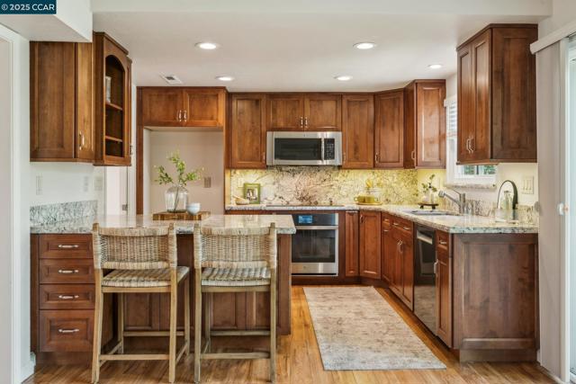 1560 Gilboa Dr, Walnut Creek CA: https://media.crmls.org/mediaz/70b3dd82-f232-40a6-8820-9f102aad67c5.jpg