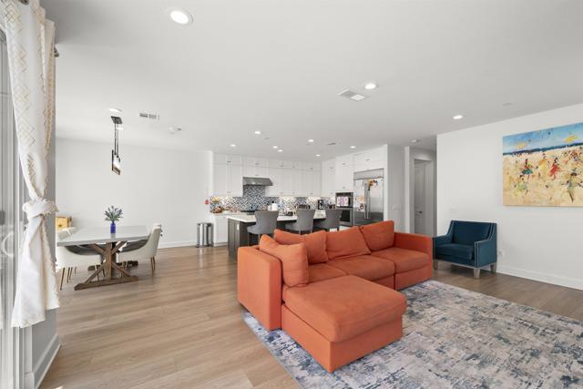8304 The Grant Place, Bonita CA: https://media.crmls.org/mediaz/70b472ca-4f47-4b65-b06e-93c12feeaab4.jpg