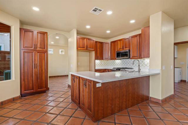 32991 Adelante St, Temecula CA: https://media.crmls.org/mediaz/70b47ac1-9d99-4b5a-a0c5-f1e15b2edca3.jpg