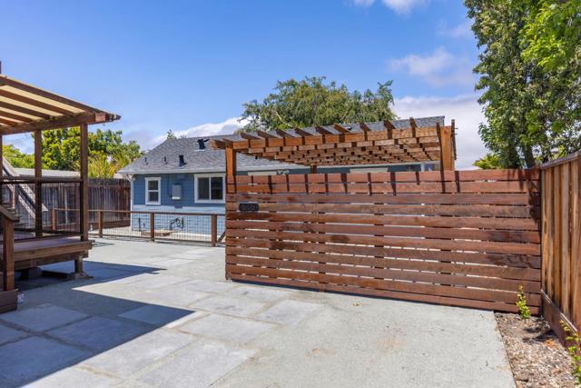 616 Redwood Ave, Redwood City CA: https://media.crmls.org/mediaz/70b4da0d-3af1-4628-9040-e19a441476a2.jpg