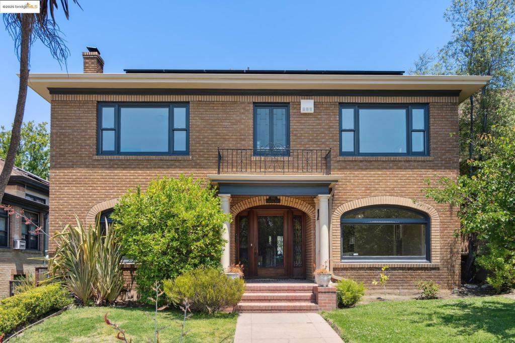 700 Longridge Rd