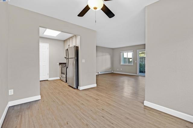 394 Caliente Dr, San Leandro CA: https://media.crmls.org/mediaz/70b5dd14-2118-4893-bb0e-594dbae3dad0.jpg
