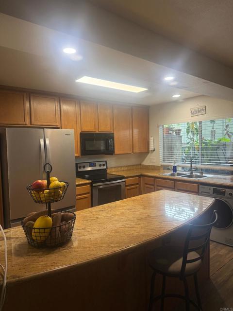 Detail Gallery Image 5 of 12 For 615 Fredricks Ave. #113,  Oceanside,  CA 92058 - 2 Beds | 2 Baths