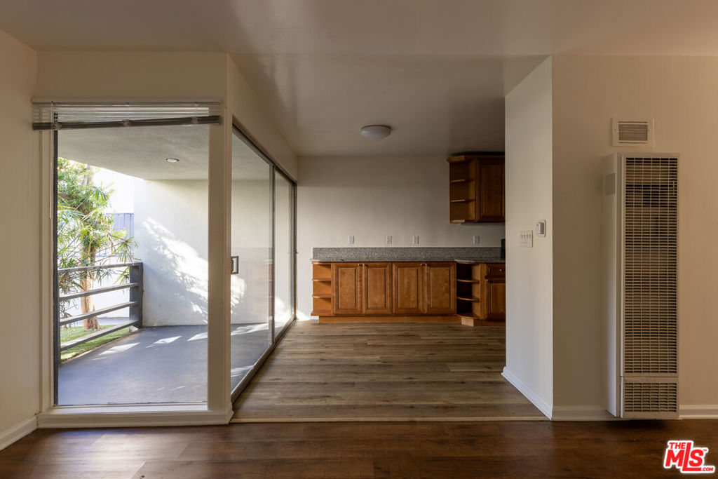 1233 BARRY Avenue #101