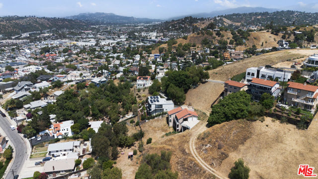 2741 Abrigo Avenue, Los Angeles CA: https://media.crmls.org/mediaz/70b7fc3b-c919-45ca-9461-0b1857b39963.jpg