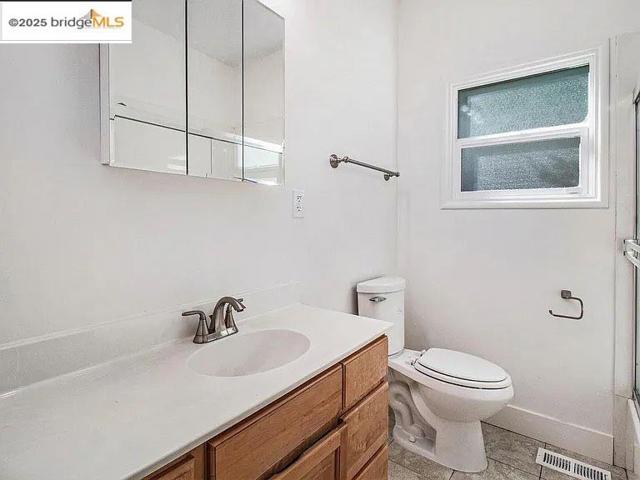 515 W 9Th St, Antioch CA: https://media.crmls.org/mediaz/70b897dd-dbc5-426b-9c48-aee3251f5d5f.jpg