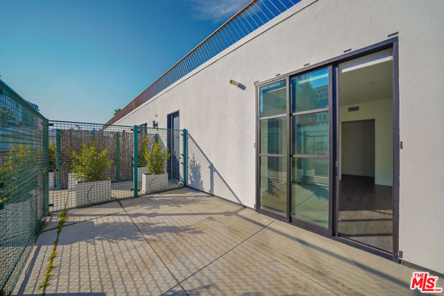 5800 Harold Way, Los Angeles CA: https://media.crmls.org/mediaz/70b9005c-5692-406d-8c15-519fff934317.jpg