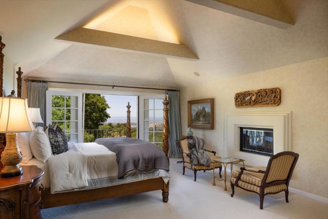 26048 Paseo Del Sur, Monterey CA: https://media.crmls.org/mediaz/70b926a7-de85-4cbd-8fcb-042e8cb000d3.jpg