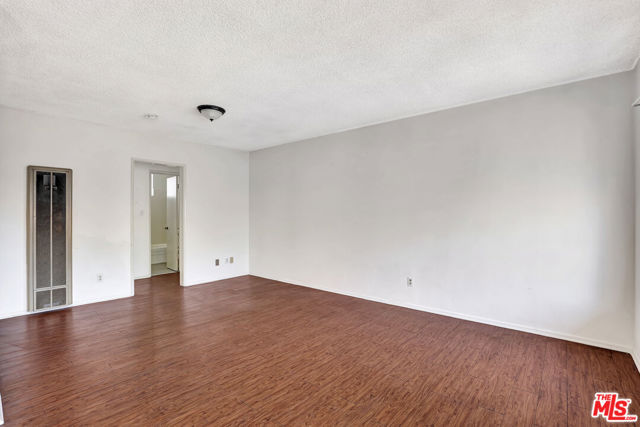 4412 Lockwood Avenue, Los Angeles CA: https://media.crmls.org/mediaz/70bade64-514d-4617-8a2a-0428ba34986e.jpg
