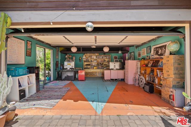 1654 5th Avenue, Los Angeles CA: https://media.crmls.org/mediaz/70badf80-c2be-4935-9504-87c1bb2eb2f3.jpg