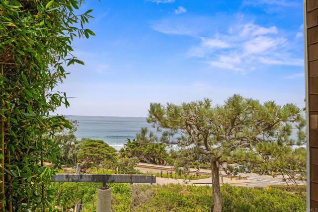 1552 Camino Del Mar, Del Mar CA: https://media.crmls.org/mediaz/70bb3905-21fe-4382-a70e-488f10d32706.jpg
