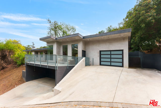 2929 Passmore Drive, Los Angeles CA: https://media.crmls.org/mediaz/70bbace5-0c41-4a3c-a657-d663e3aa1bb2.jpg