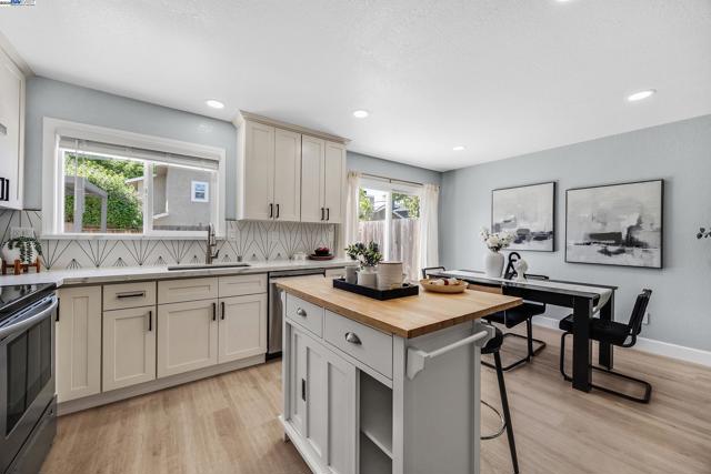 2236 Oakland Ave, Pleasanton CA: https://media.crmls.org/mediaz/70bbff5c-70b4-49c4-8730-02914f3afafd.jpg