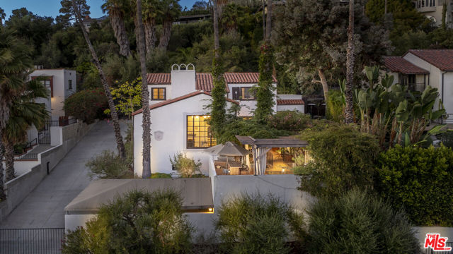 5181 Franklin Avenue, Los Angeles CA: https://media.crmls.org/mediaz/70bc168b-6edf-43fa-99fb-a07c65627a50.jpg