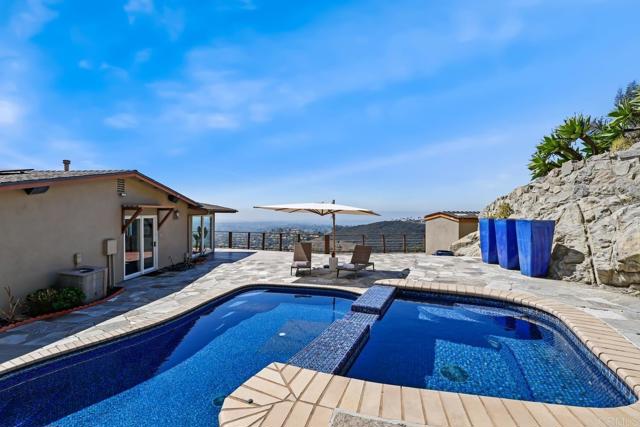 3698 Camino De Las Lomas, Vista CA: https://media.crmls.org/mediaz/70bc294f-c86b-400d-8253-b5353b577aa8.jpg