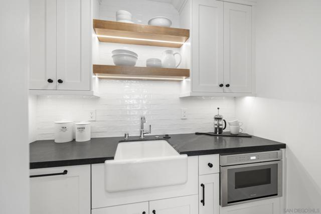 464 466 Westbourne, San Diego CA: https://media.crmls.org/mediaz/70bc519b-5269-4108-8399-02e368092cf4.jpg