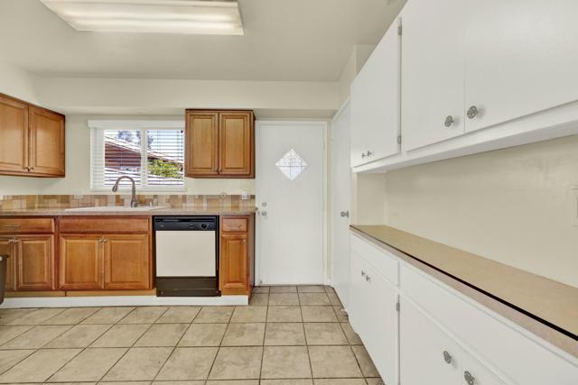 Detail Gallery Image 7 of 17 For 1017 Plover Way, Oceanside,  CA 92057 - 2 Beds | 2 Baths