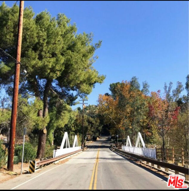 2090 Lakeshore Drive, Agoura Hills CA: https://media.crmls.org/mediaz/70bd1a94-b018-4f89-8461-8b64c223b95a.jpg