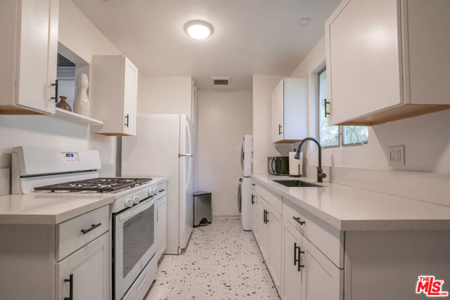 459 E Avenida Olancha, Palm Springs CA: https://media.crmls.org/mediaz/70bdc9d5-ec9d-4064-824e-9874539fcfc3.jpg