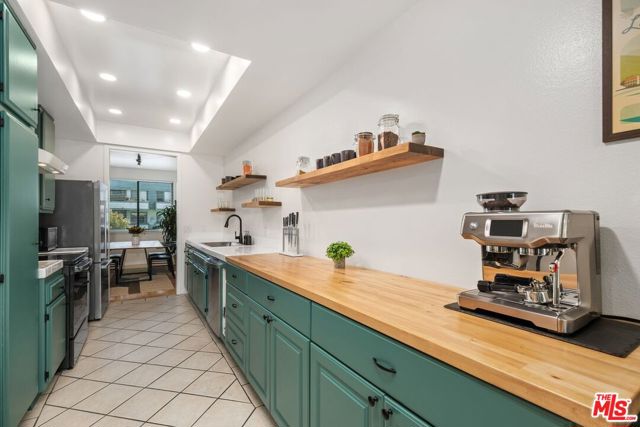 306 BORA BORA Way, Marina del Rey CA: https://media.crmls.org/mediaz/70be096c-4b42-421b-8e1d-2d0fa3dbfed0.jpg