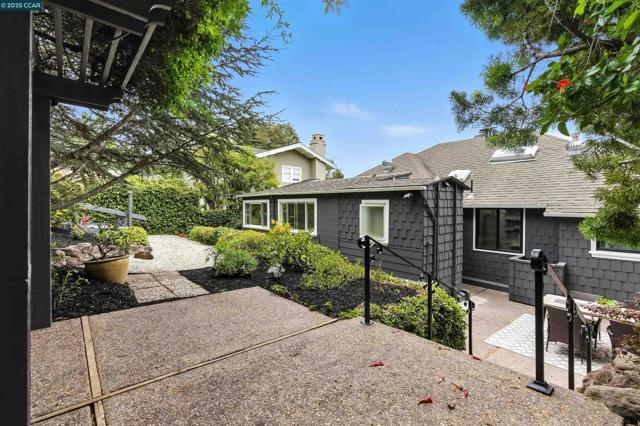 5020 Golden Gate Ave, Oakland CA: https://media.crmls.org/mediaz/70be0c9c-68d6-48c7-ba65-499da4c9add9.jpg