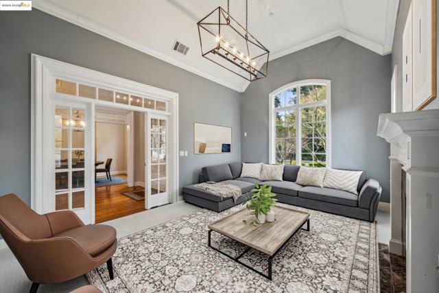 21 Samantha Dr, Lafayette CA: https://media.crmls.org/mediaz/70be135b-220c-4f2d-a363-33c804268142.jpg