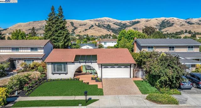 45548 Cherokee Ln, Fremont CA: https://media.crmls.org/mediaz/70be1e3a-6ca0-4237-b670-2df207fa7b30.jpg