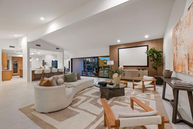 46380 Desert Lily Drive, Palm Desert CA: https://media.crmls.org/mediaz/70be3498-d3c3-4f57-81f1-6f3fd54cdc7c.jpg