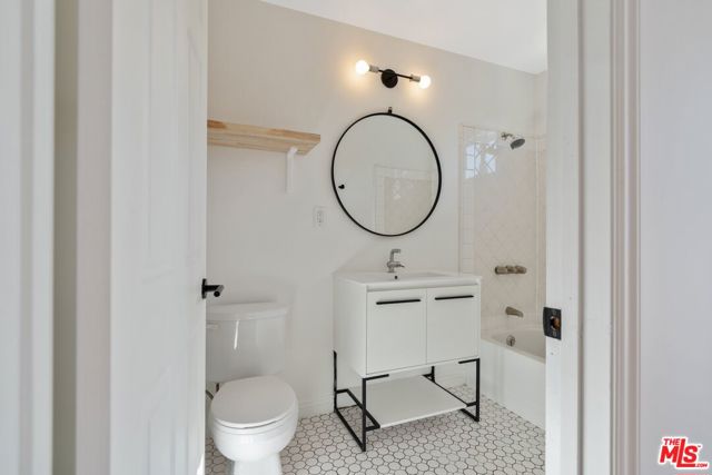 4011 1/2 Sunset Drive, Los Angeles CA: https://media.crmls.org/mediaz/70be443e-e5a2-4aa6-9333-efc5e787204c.jpg