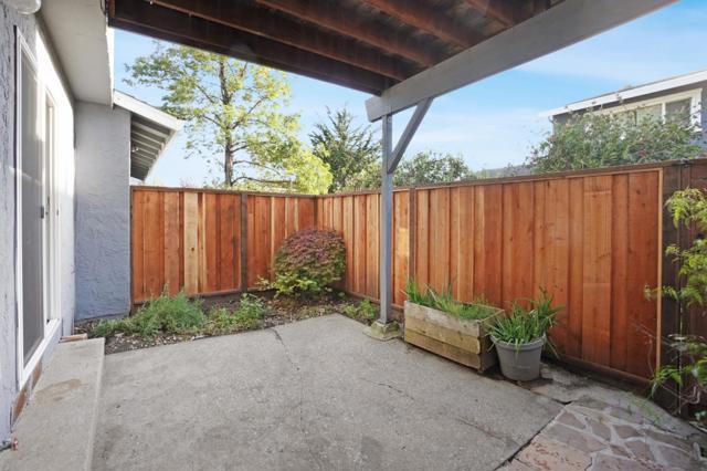 988 S Arnold Way, Half Moon Bay CA: https://media.crmls.org/mediaz/70be5a82-2a67-4e7a-a635-49f15762ae7a.jpg