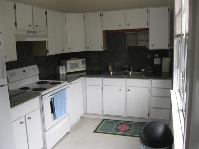 502 Vermont Avenue, Moss Beach CA: https://media.crmls.org/mediaz/70be7424-1f94-49c9-95f8-c832adcbd567.jpg