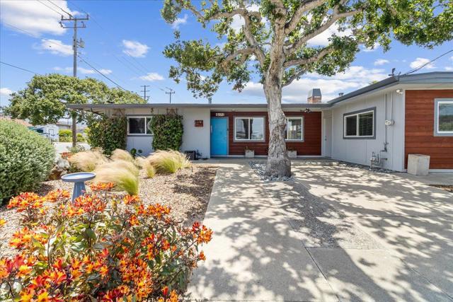 570 Casanova Avenue, Monterey CA: https://media.crmls.org/mediaz/70bf07f6-d06b-4d94-8efd-e53e374af448.jpg