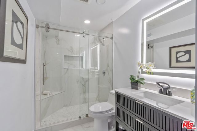 4854 Brewster Drive, Tarzana CA: https://media.crmls.org/mediaz/70bf242b-2923-48dc-8bdd-1b0d27ef65dc.jpg