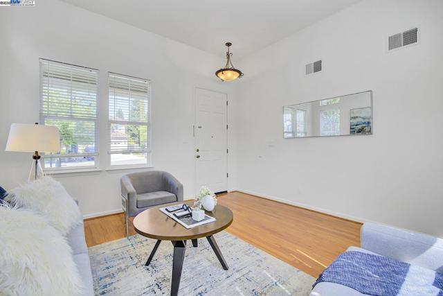 200 ARDEN CT, San Ramon CA: https://media.crmls.org/mediaz/70bf24c3-6284-4098-8e05-e482640b1b97.jpg