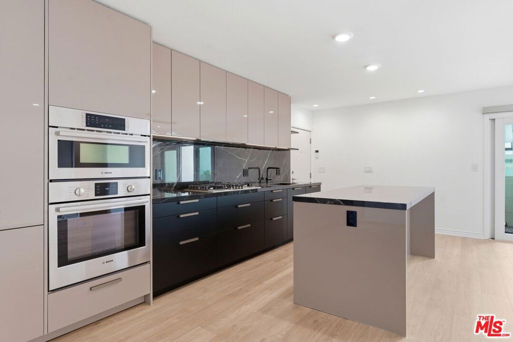 1233 N Laurel Avenue #109