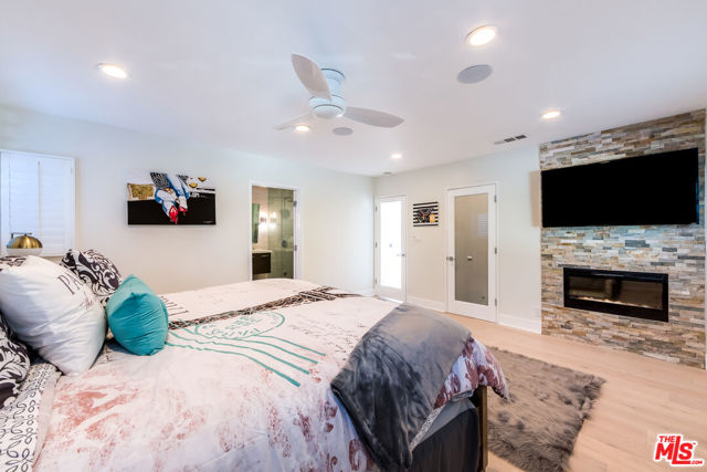 3490 Wonder View Place, Los Angeles CA: https://media.crmls.org/mediaz/70bf9493-1f63-4798-b5d2-c22b96cc8d56.jpg