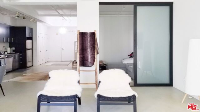 849 S Broadway, Los Angeles CA: https://media.crmls.org/mediaz/70c00a25-63a9-4a71-855d-786c2f2b3e00.jpg