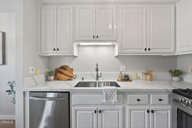 Detail Gallery Image 17 of 40 For 1320 San Simeon Ct #4,  Ventura,  CA 93003 - 2 Beds | 1/1 Baths