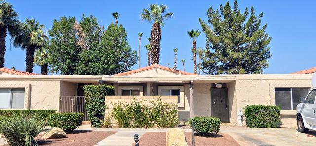 48875 Gosden Court, Indio CA: https://media.crmls.org/mediaz/70c0a478-5bf4-43e0-b216-450ff5b7f101.jpg