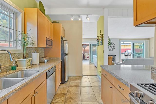 3031 Larkin Pl, San Diego CA: https://media.crmls.org/mediaz/70c0b9c3-ccee-40e7-ad25-096266c9136e.jpg