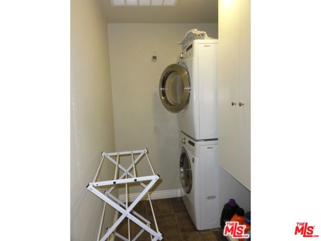 1880 Veteran Avenue, Los Angeles CA: https://media.crmls.org/mediaz/70c15dbf-bc0f-4206-bae0-cd8b939d0053.jpg