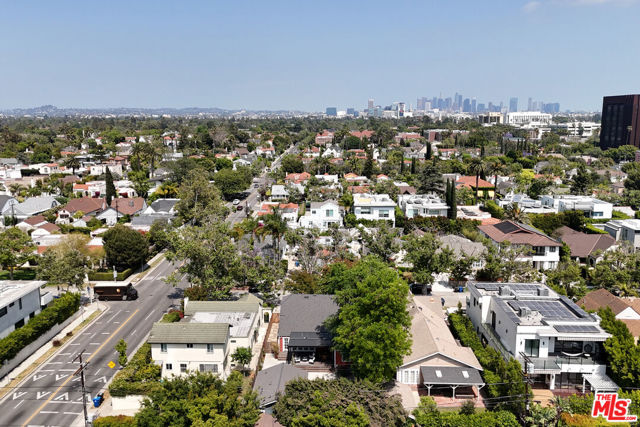 607 S Orange Drive, Los Angeles CA: https://media.crmls.org/mediaz/70c16d4d-474a-4db8-beb7-44e33929b998.jpg