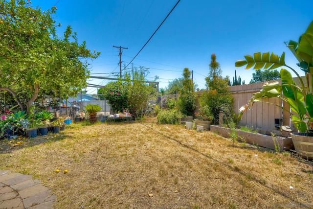 759 W 10Th Ave, Escondido CA: https://media.crmls.org/mediaz/70c187f6-6f61-4b06-8503-0bed7ea95cc9.jpg