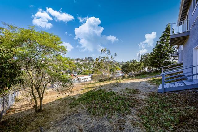 1180 Evelyn St, San Diego CA: https://media.crmls.org/mediaz/70c18913-1de7-4f52-86ab-e46b9c060495.jpg