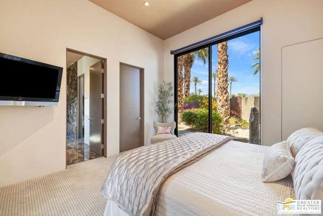 4 Paradise Cove Court, Rancho Mirage CA: https://media.crmls.org/mediaz/70c1929d-5417-411d-b492-935099f7e5b6.jpg